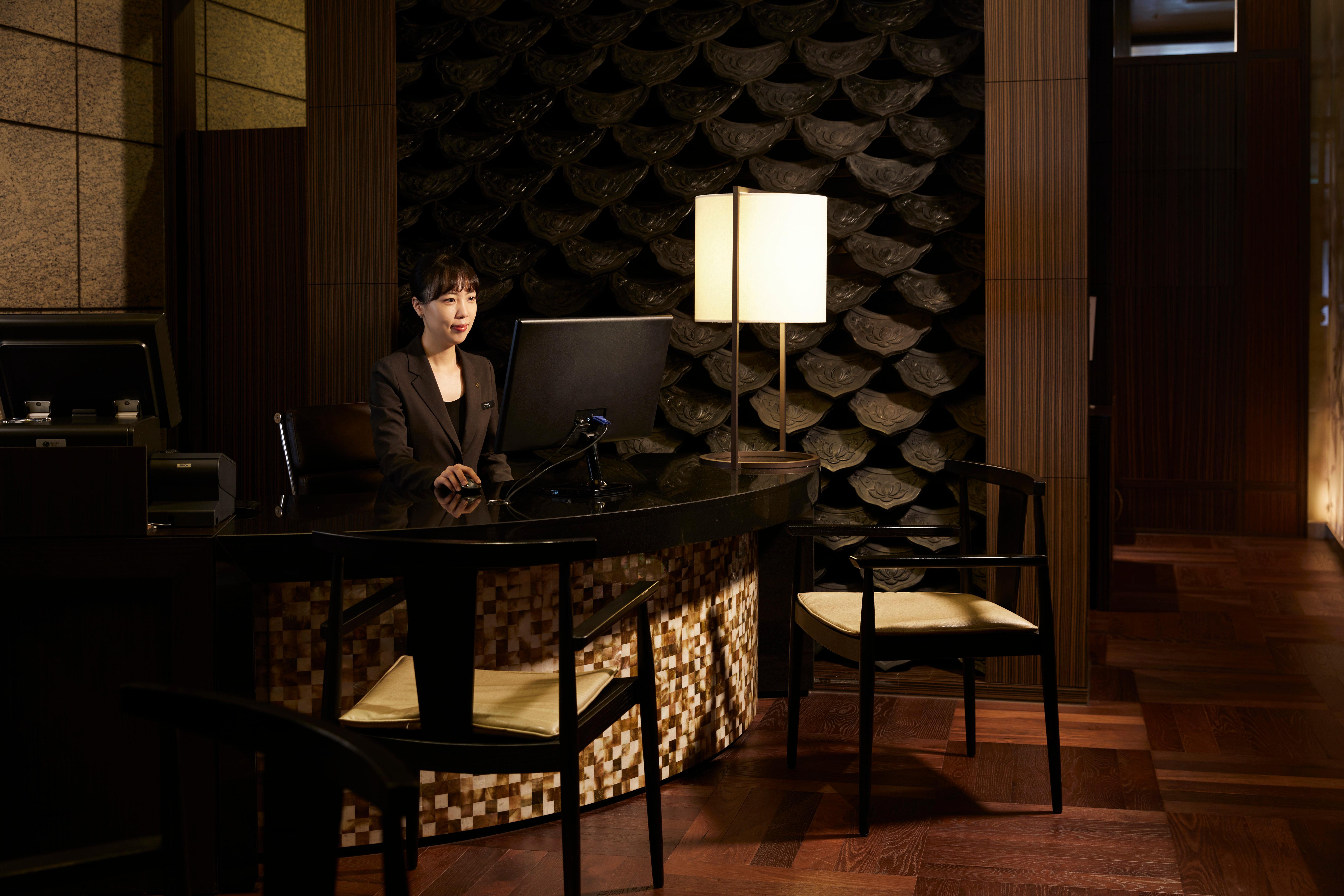 Intercontinental Seoul Coex, An Ihg Hotel Eksteriør billede A hotel concierge