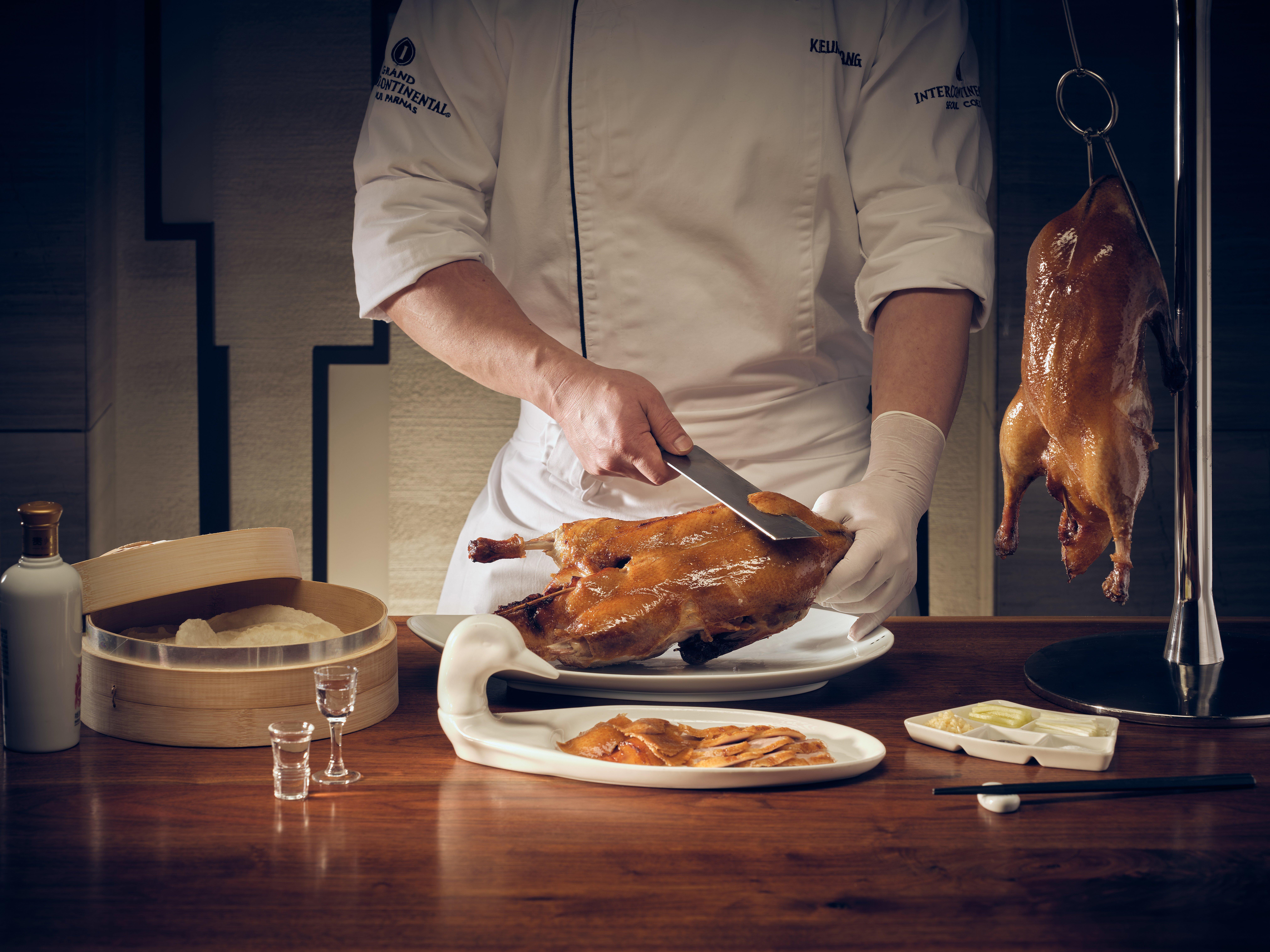 Intercontinental Seoul Coex, An Ihg Hotel Eksteriør billede Chef preparing Peking duck